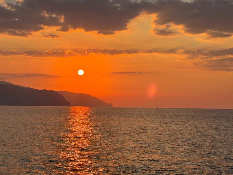 Tragedia nel Mediterraneo: naufragio al largo della Libia a Natale 2025